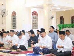 Gubernur Dr.H.Suhardi Duka dan Wakil Gubernur,Safari Ramadhan di Masjid Al – Madaniah Pasangkayu