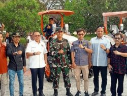 Dr.H.Agus Ambo Djiwa,MP, (Anggota Komisi IV DPR RI) Menyerahkan Bantuan Alat Dan Mesin Pertanian (Alsintan) Kepada Kelompok Tani Se-Kabupaten Pasangkayu