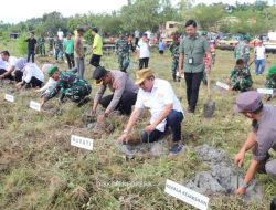 Bupati Pasangkayu Menghadiri Tanam Pohon 1000 Magrove di Pantai Anjungan Maleo