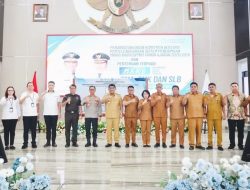 Gubernur Sulut Mayjen TNI (Purn) Yulius Selvanus Menandatangani Komitmen Bersama Sistem Penerimaan Murid Baru