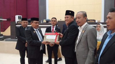 Bupati Yaumil Hadiri Rapat Paripurna DPRD Pasangkayu,Agenda Penyerahan Raperda Perubahan APBD Tahun Anggaran 2025